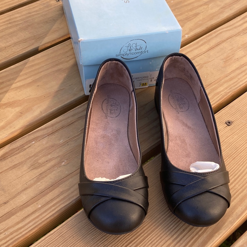 Life Stride Black Flats